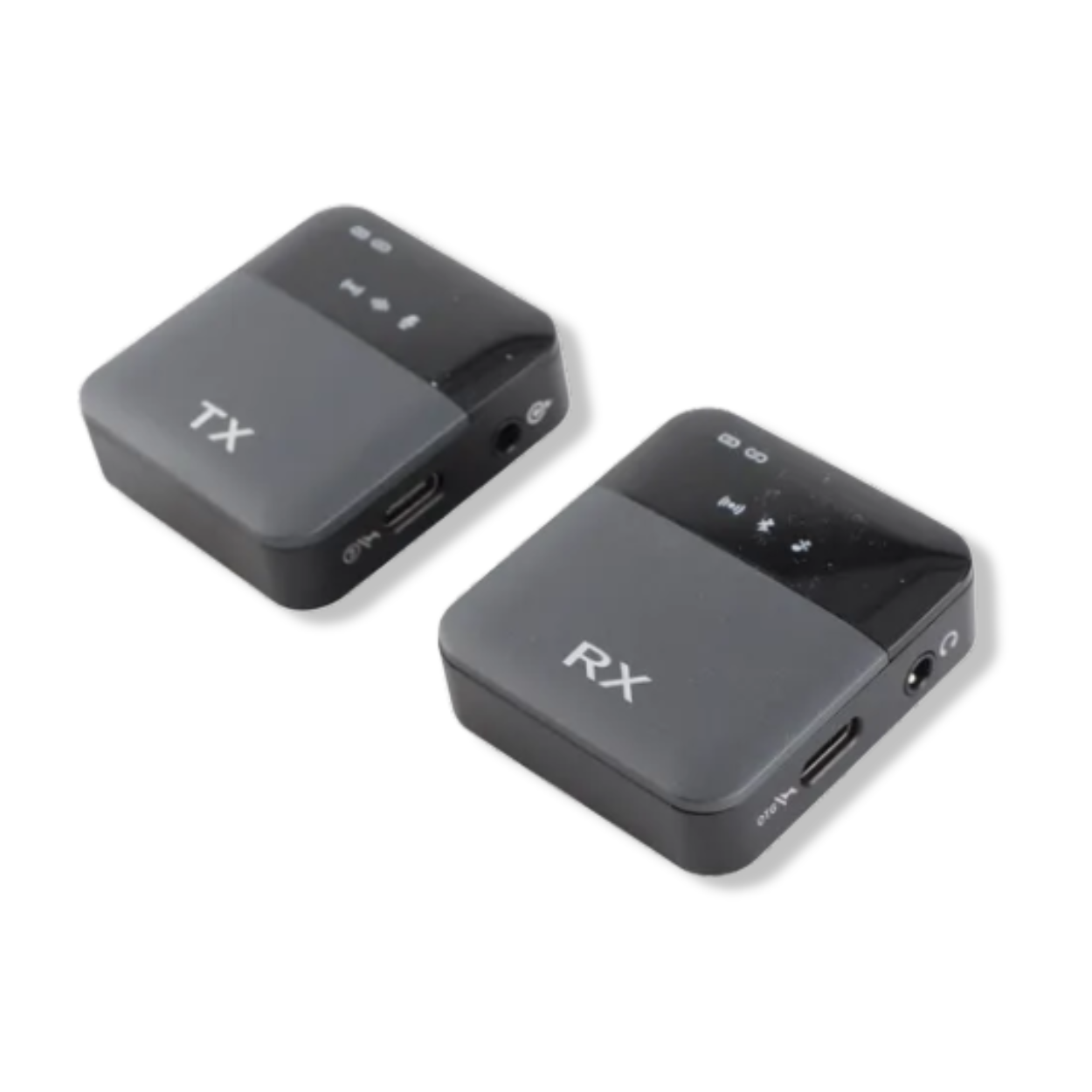 SX8 clip-on lavalier microphone used with a smartphone for vlogging and live streaming.